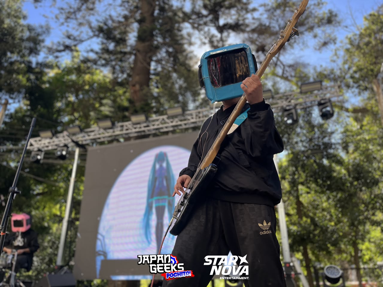 Show y baile en Japan Geeks